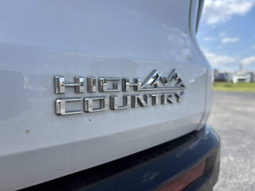 Used 2025 Chevrolet Traverse High Country SUV