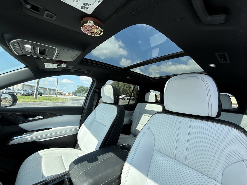 Used 2025 Chevrolet Traverse High Country SUV