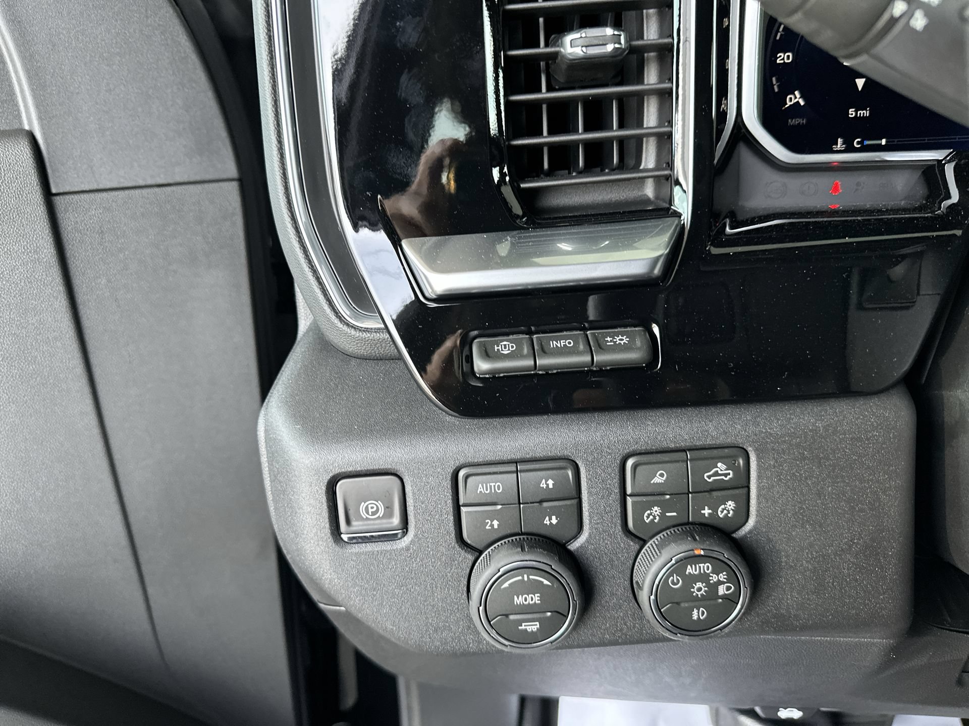 2026 Chevrolet Silverado 3500HD High Country - Photo 18