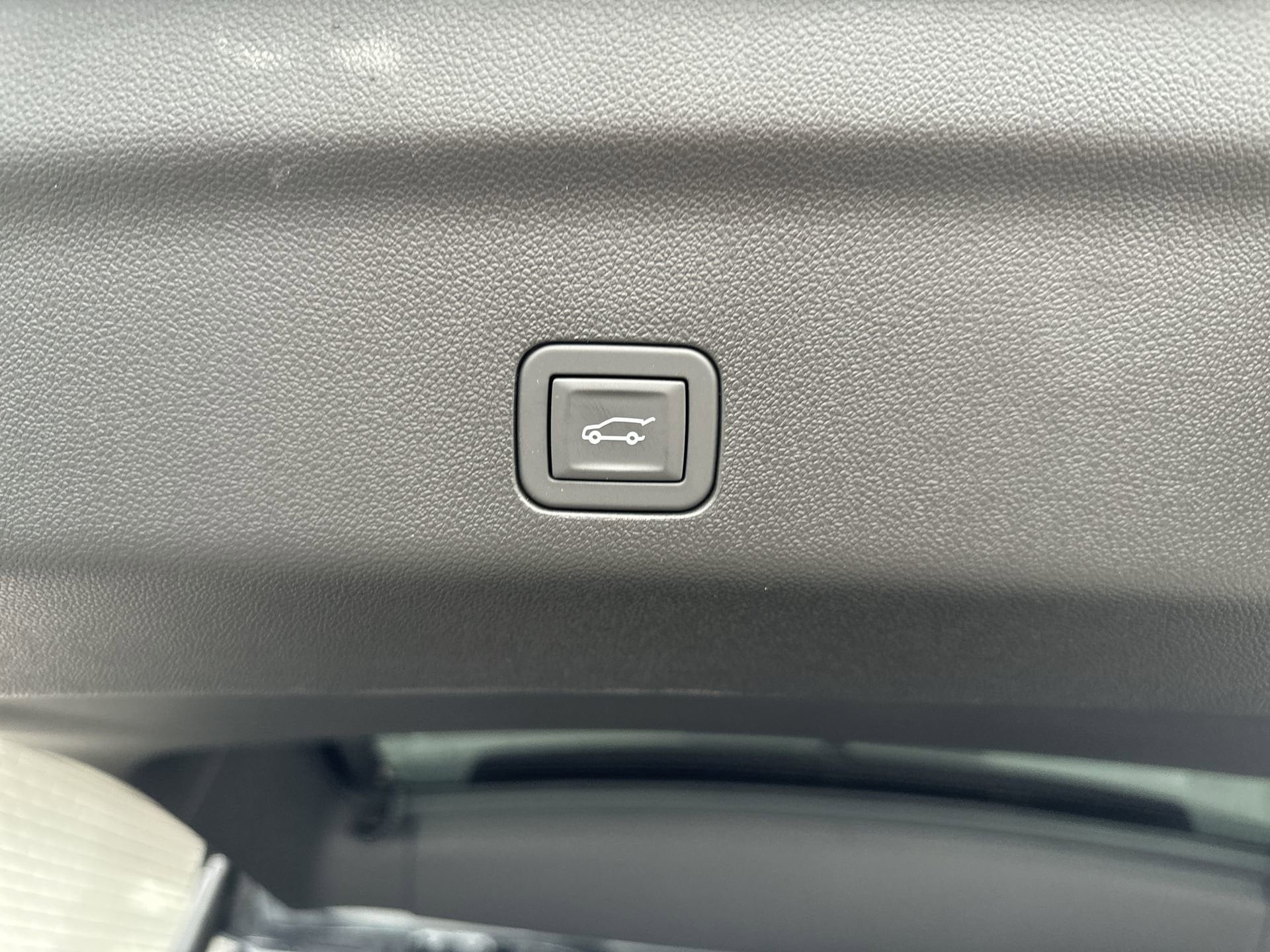 2026 Chevrolet Suburban High Country - Photo 35