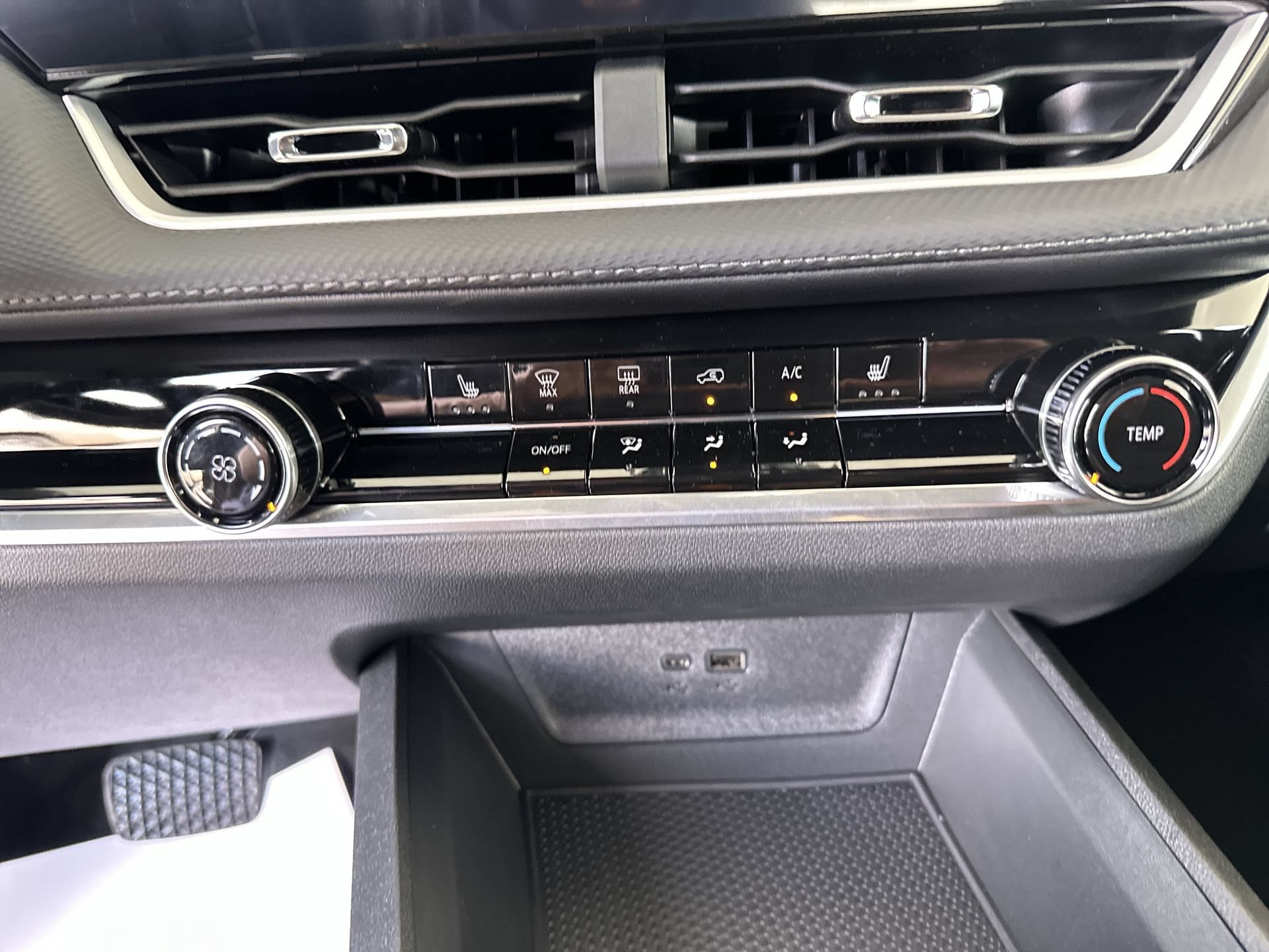 2027 Chevrolet Equinox LT - Photo 32