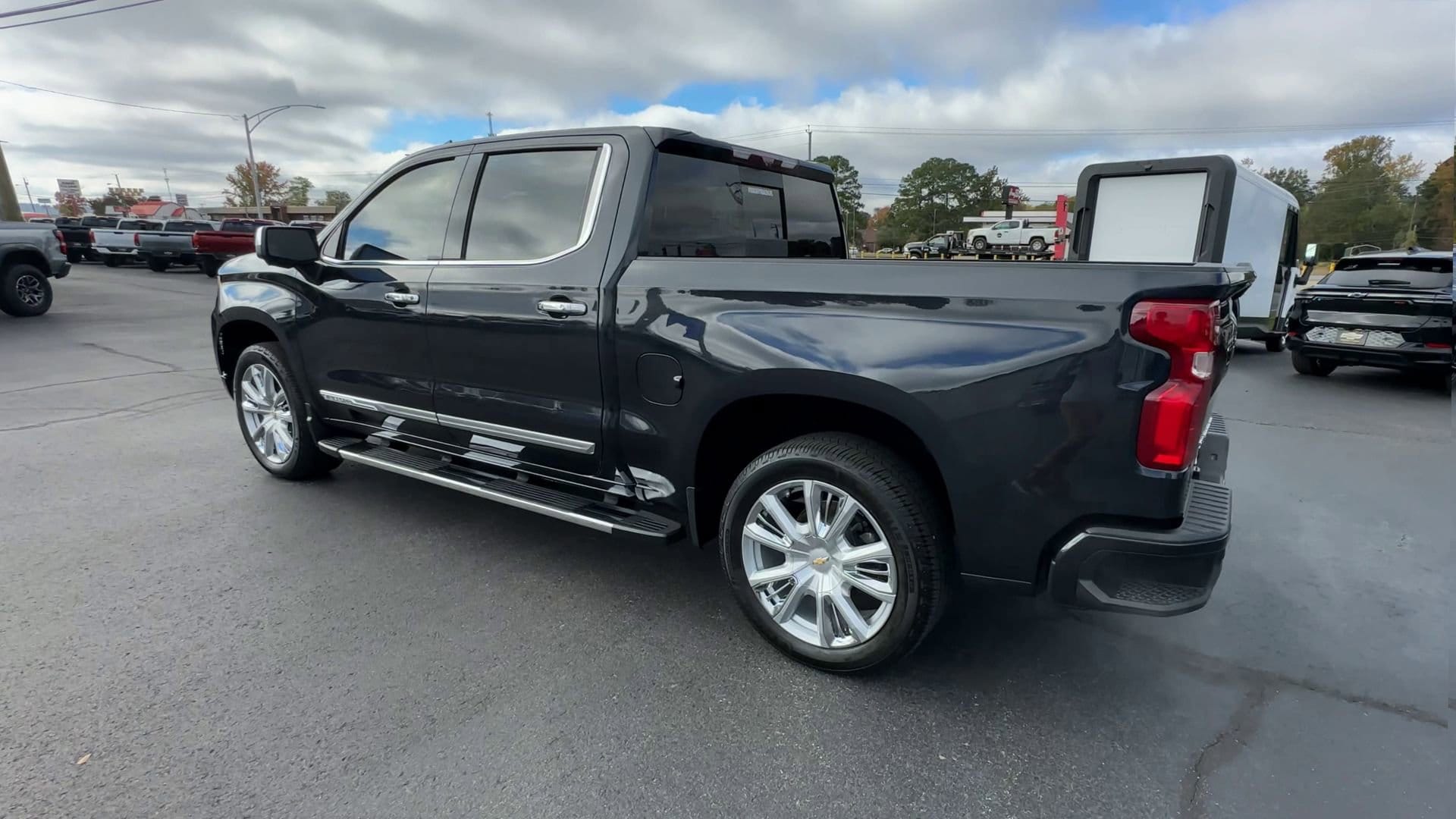 2023 Chevrolet Silverado 1500 High Country - Photo 6