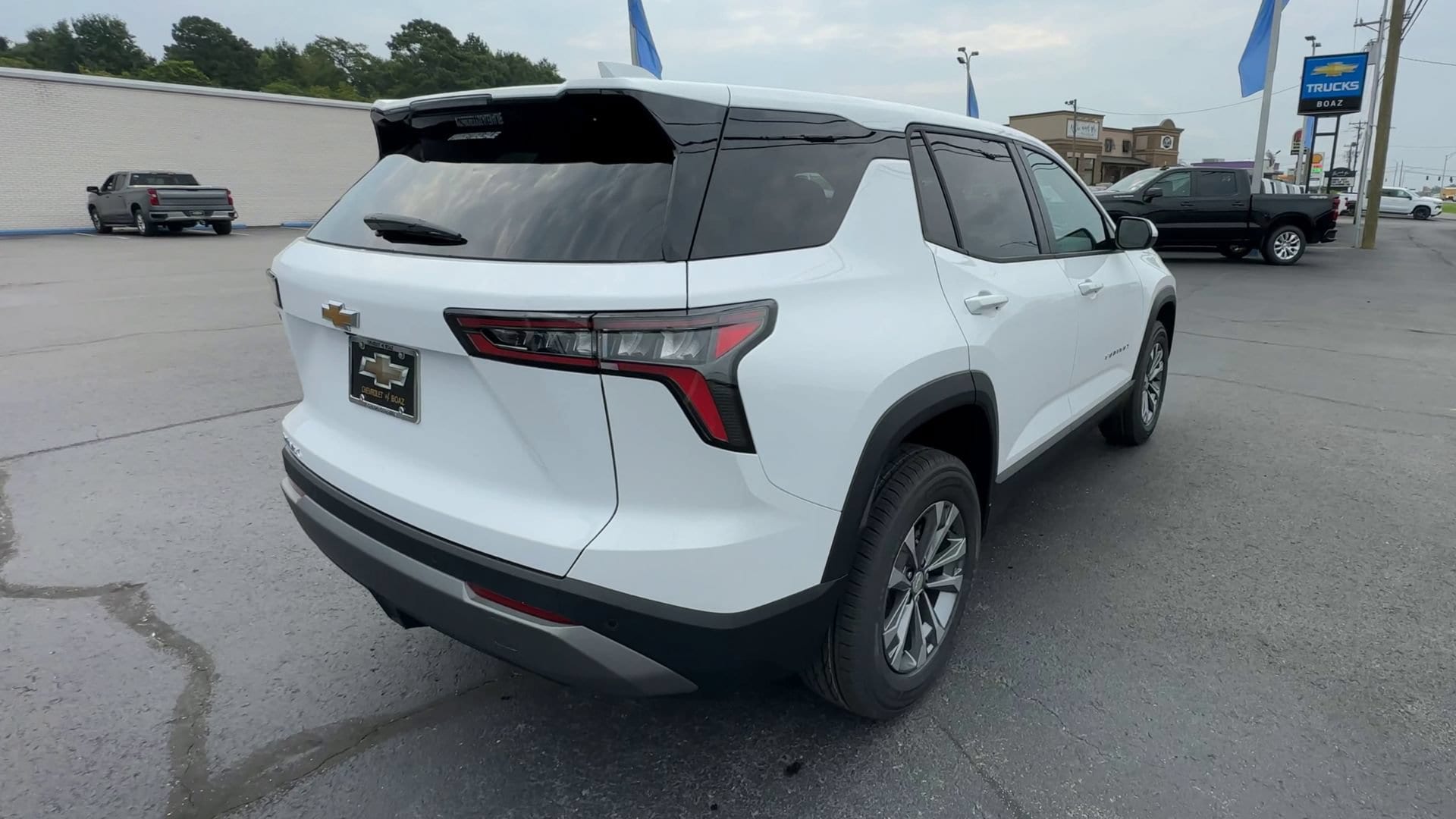 2027 Chevrolet Equinox LT - Photo 8
