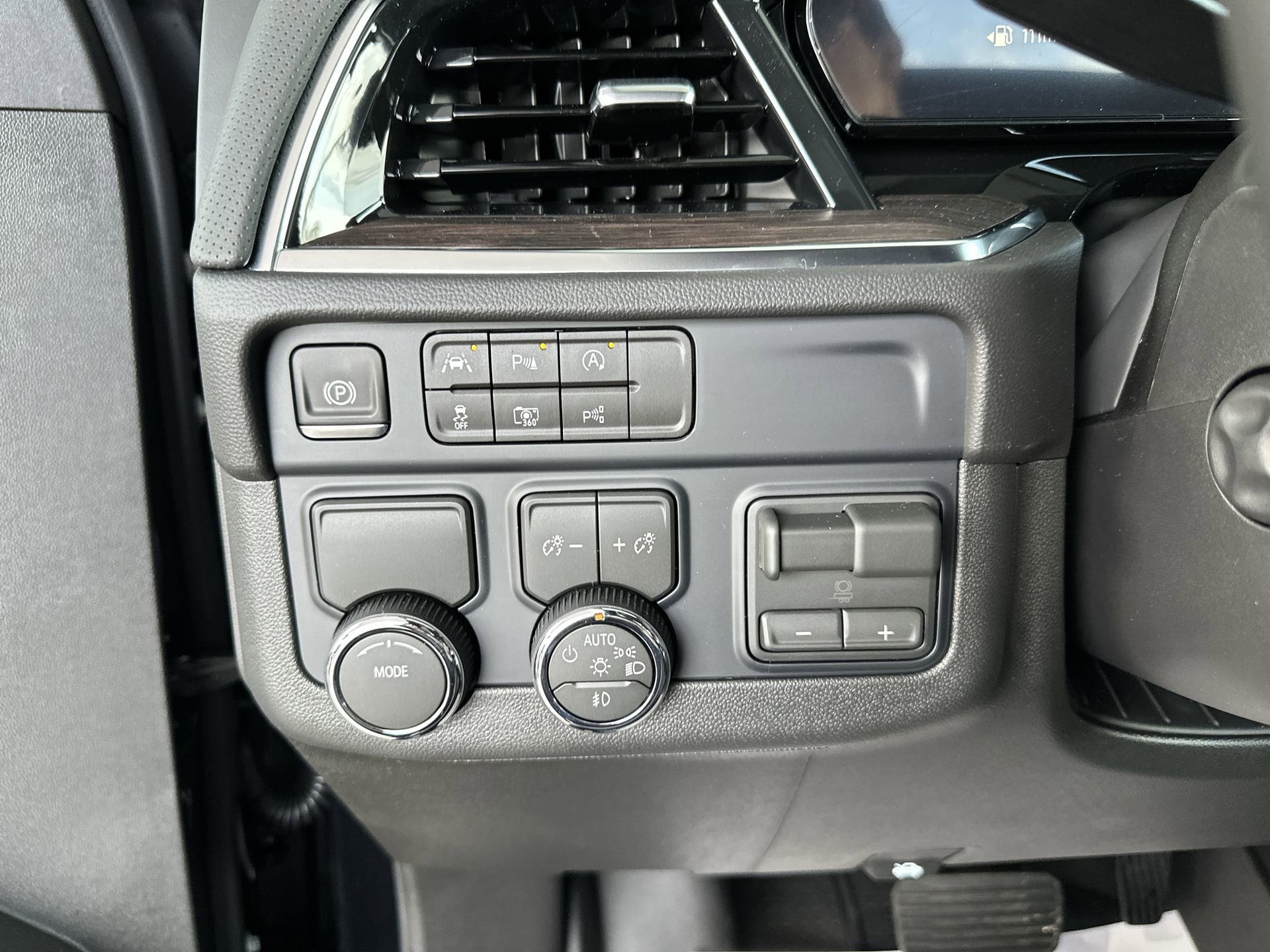 2026 Chevrolet Tahoe Premier - Photo 18