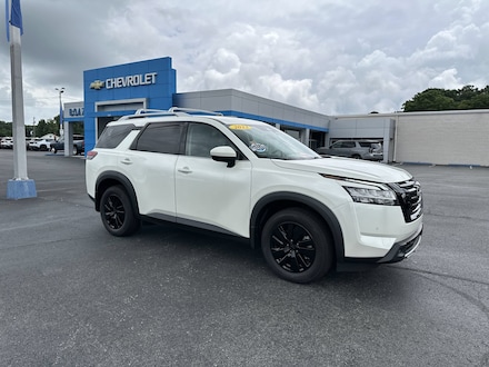 2023 Nissan Pathfinder SL 4WD SUV