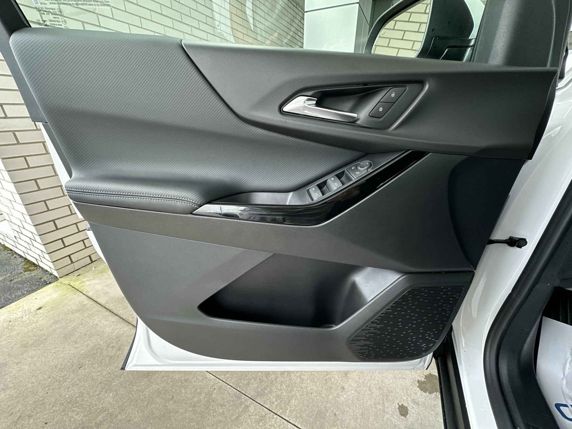 2027 Chevrolet Equinox LT - Photo 22