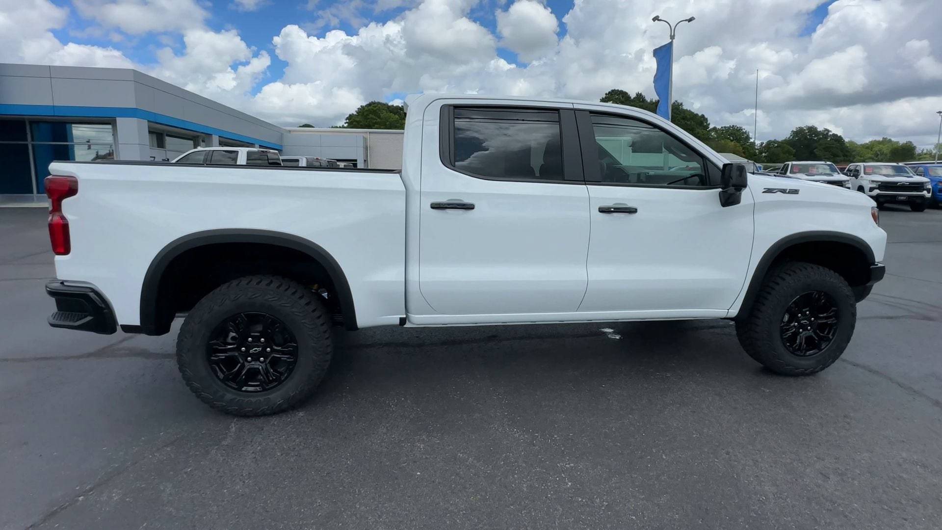 2026 Chevrolet Silverado 1500 ZR2 - Photo 9