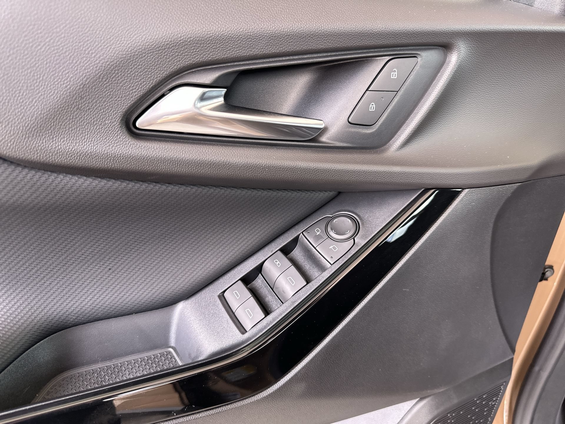 2027 Chevrolet Equinox LT - Photo 23