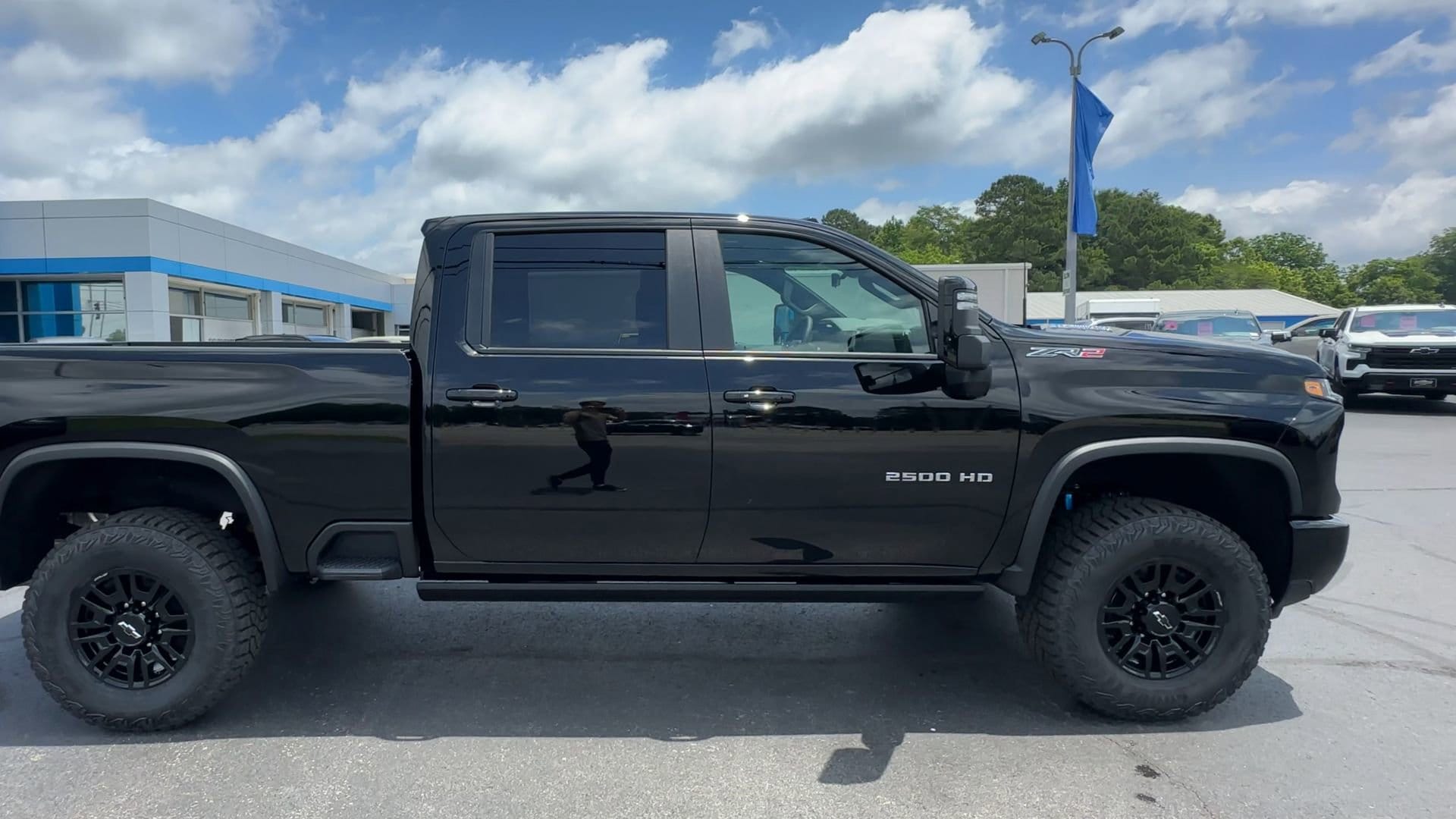 2026 Chevrolet Silverado 2500 HD ZR2 - Photo 9