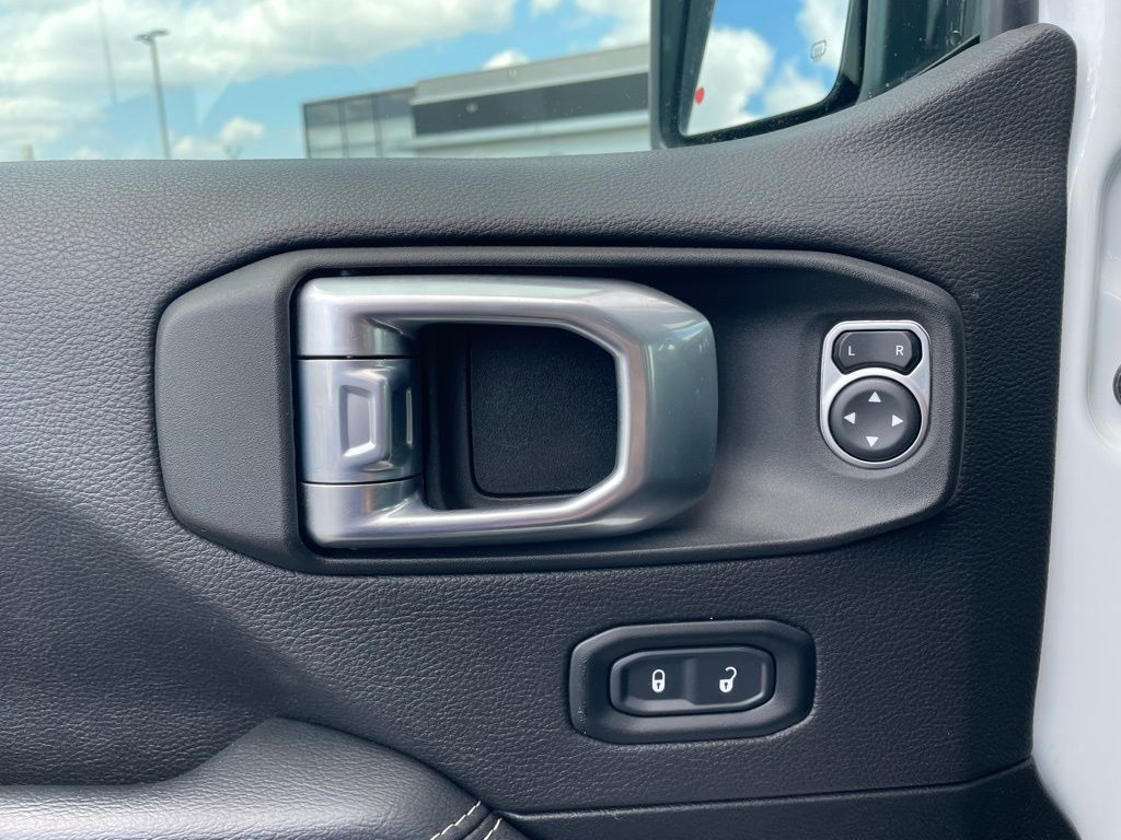 2022 Jeep Wrangler Unlimited Sahara - Photo 12