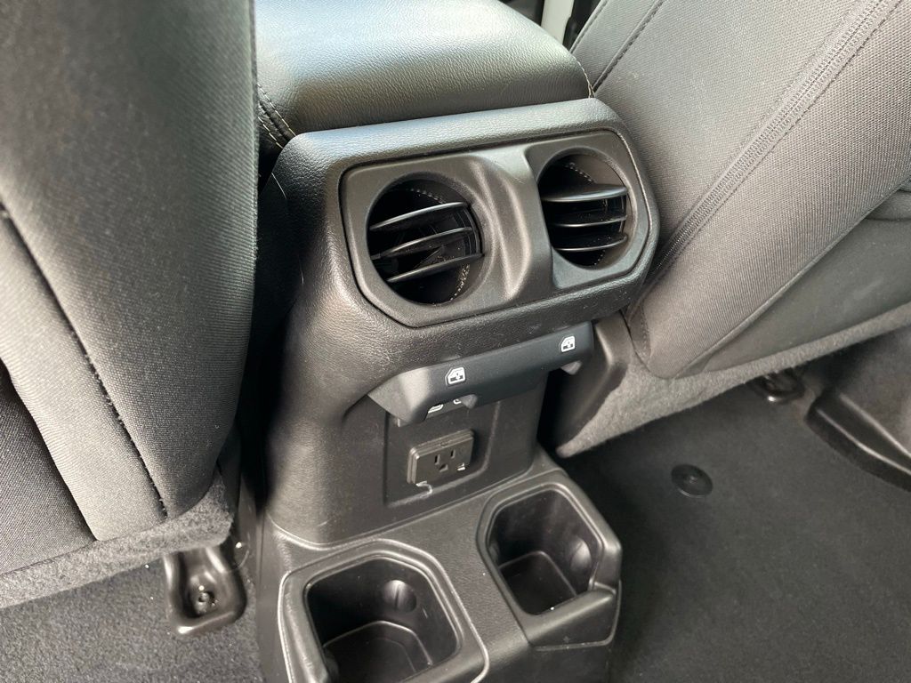 2022 Jeep Wrangler Unlimited Sahara - Photo 27