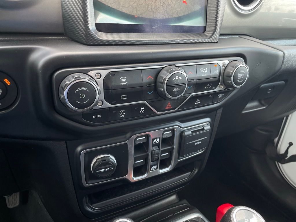 2022 Jeep Wrangler Unlimited Sahara - Photo 18