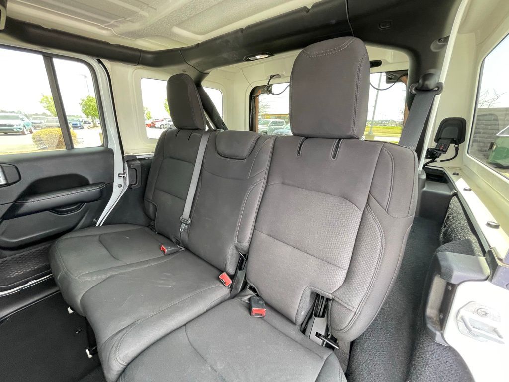 2022 Jeep Wrangler Unlimited Sahara - Photo 25