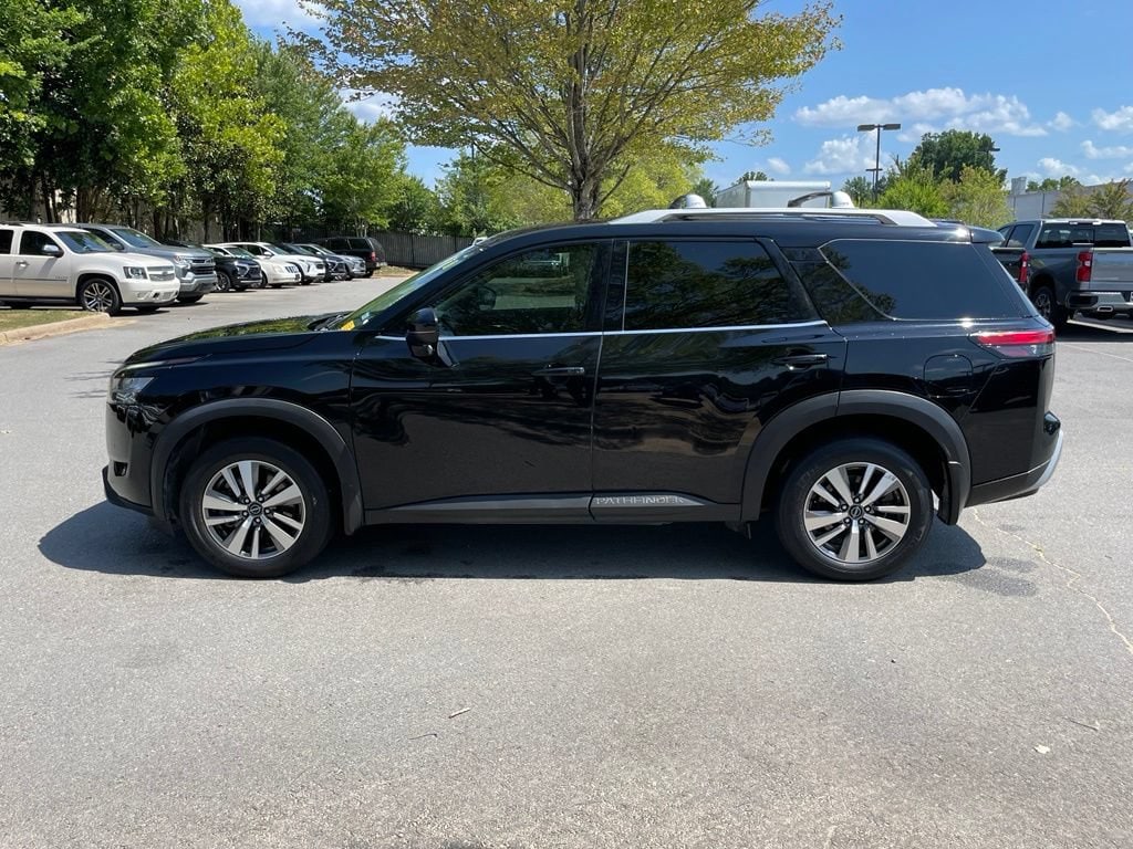 Used 2023 Nissan Pathfinder SL SUV