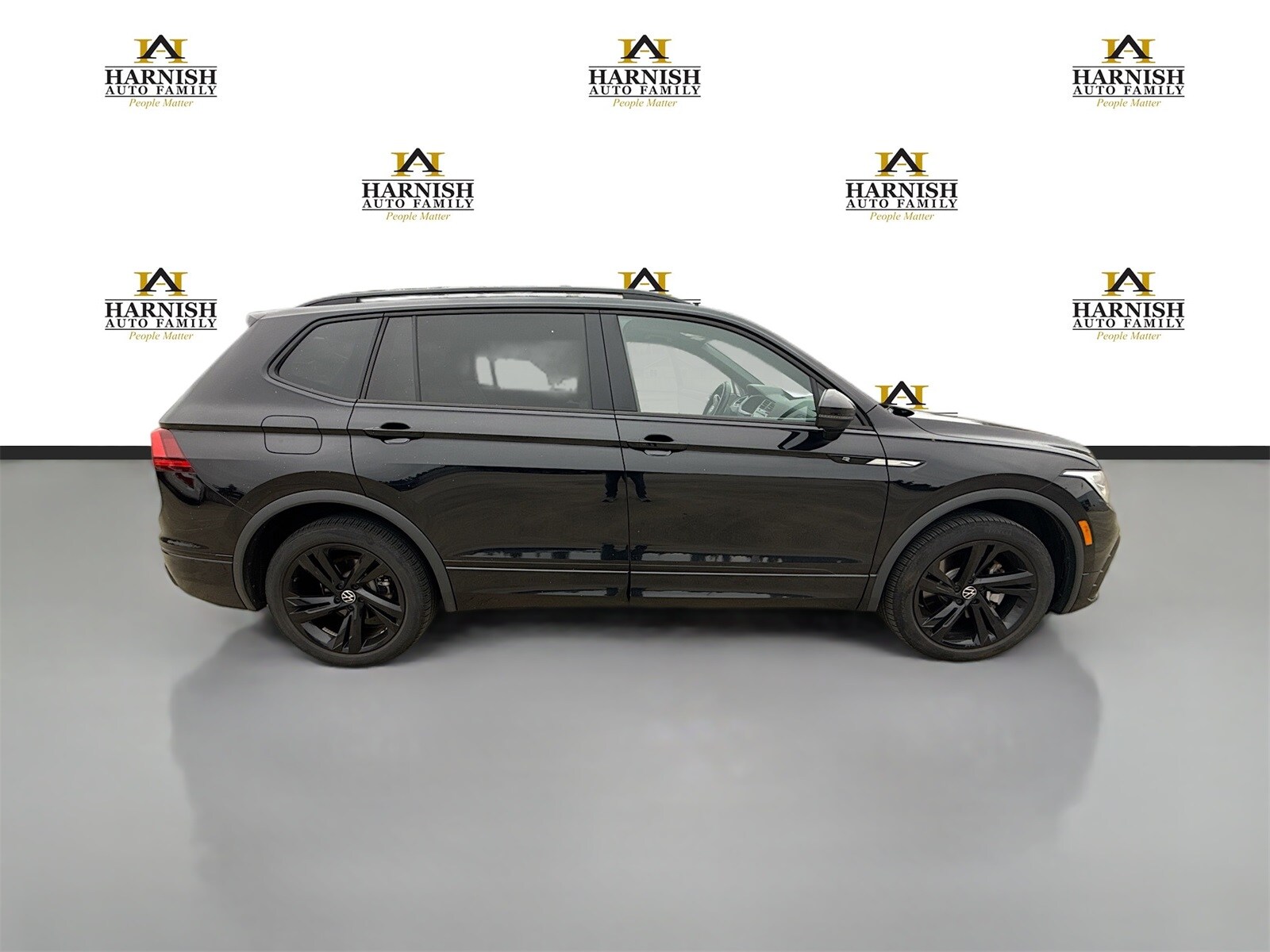 2023 Volkswagen Tiguan SE R-Line Black photo 2