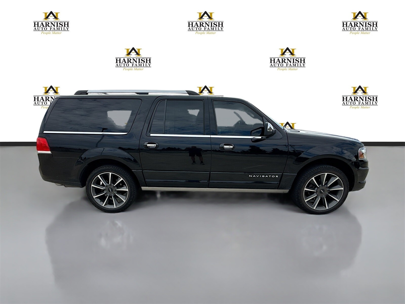 2017 Lincoln Navigator L Reserve photo 3