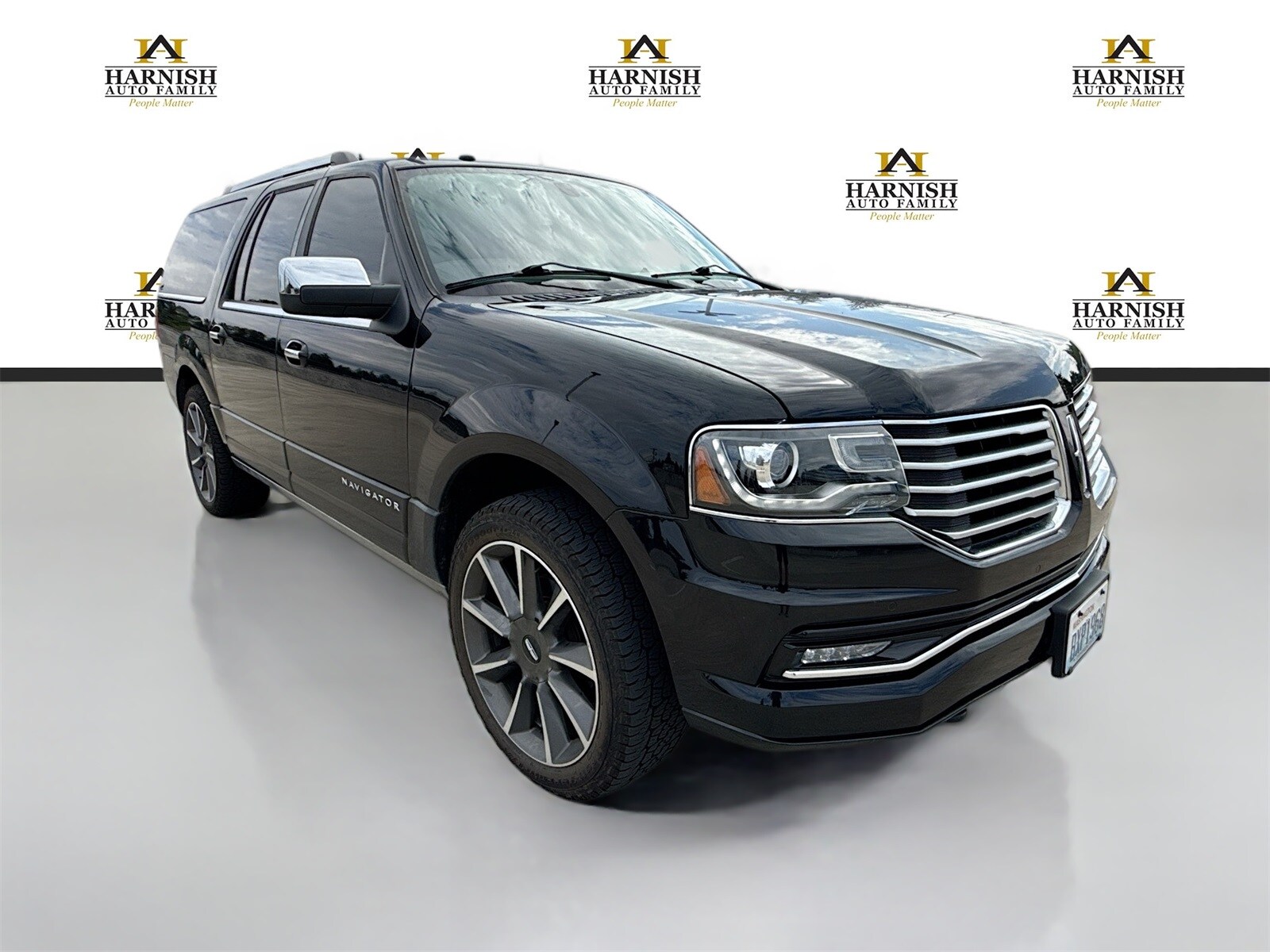 2017 Lincoln Navigator L Reserve photo 2