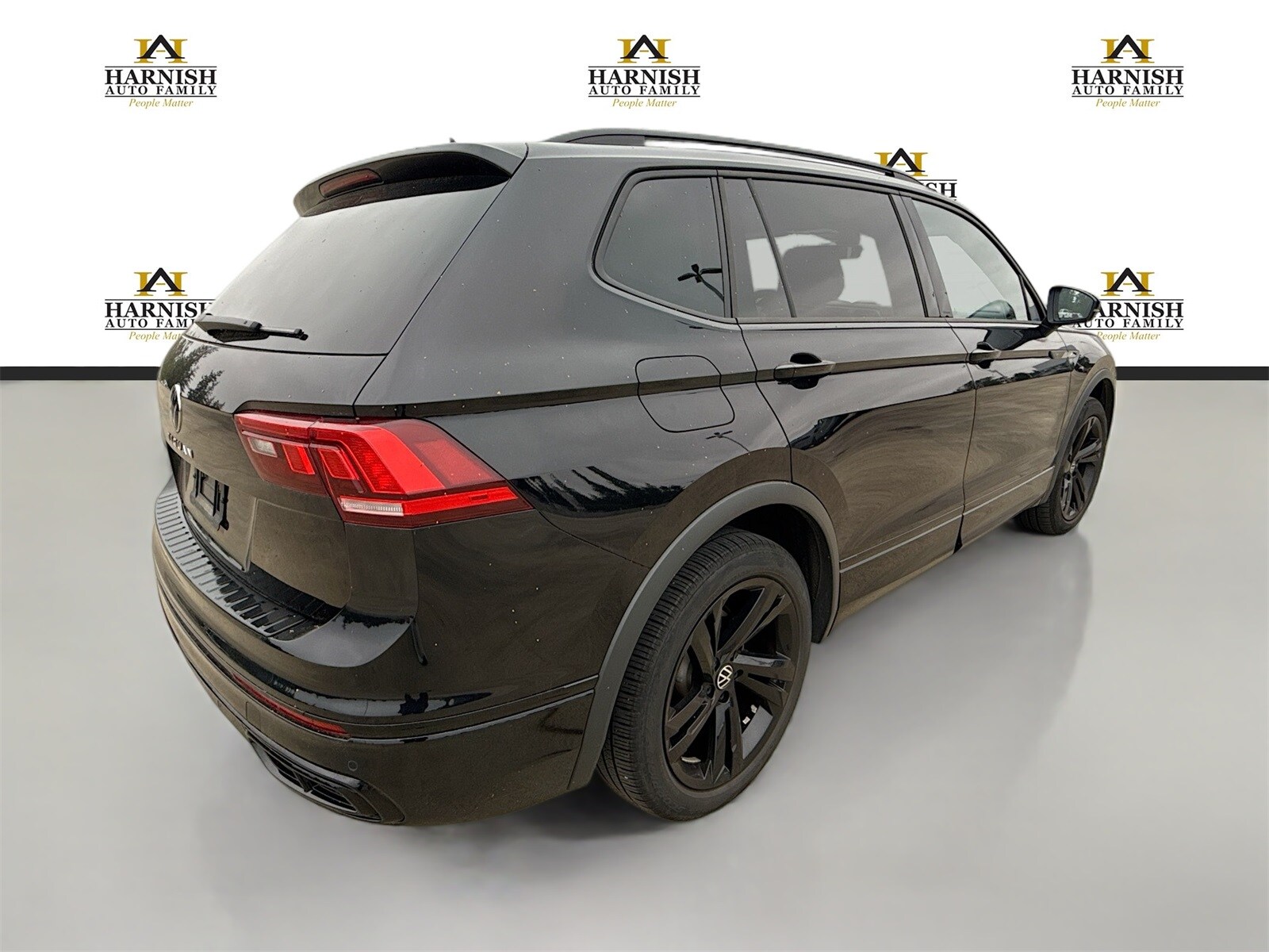2023 Volkswagen Tiguan SE R-Line Black photo 3