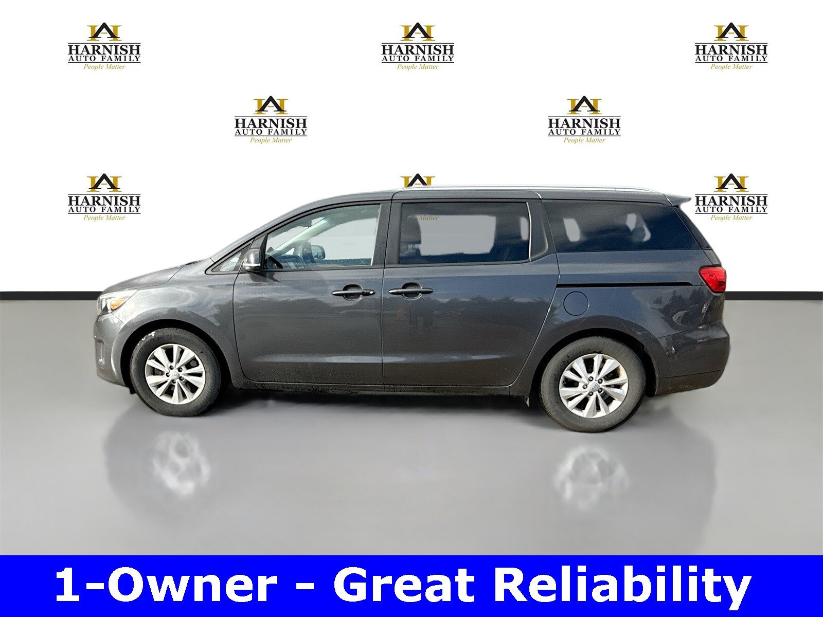2017 Kia Sedona LX photo 2