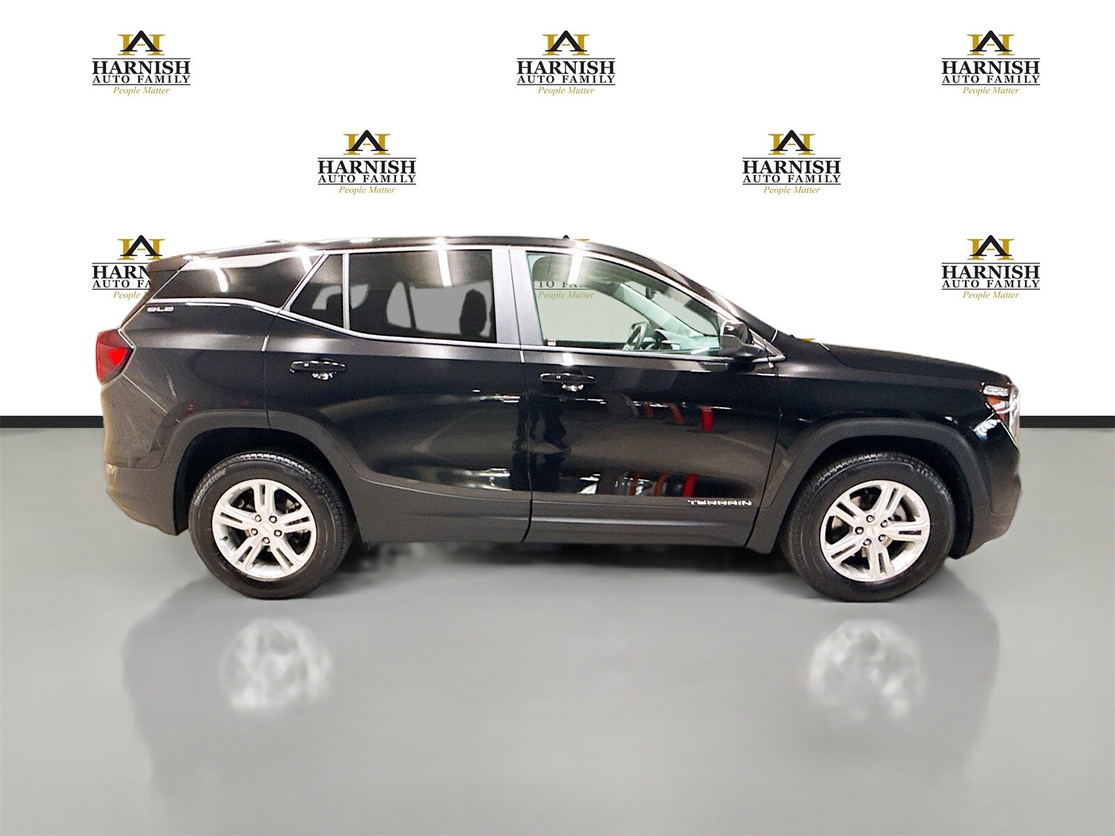 2024 Gmc Terrain SLE photo 2