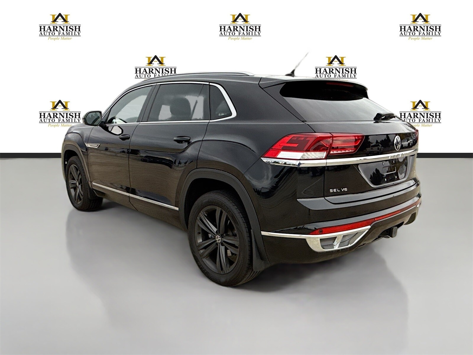 2022 Volkswagen Atlas Cross Sport V6 SEL R-Line photo 3