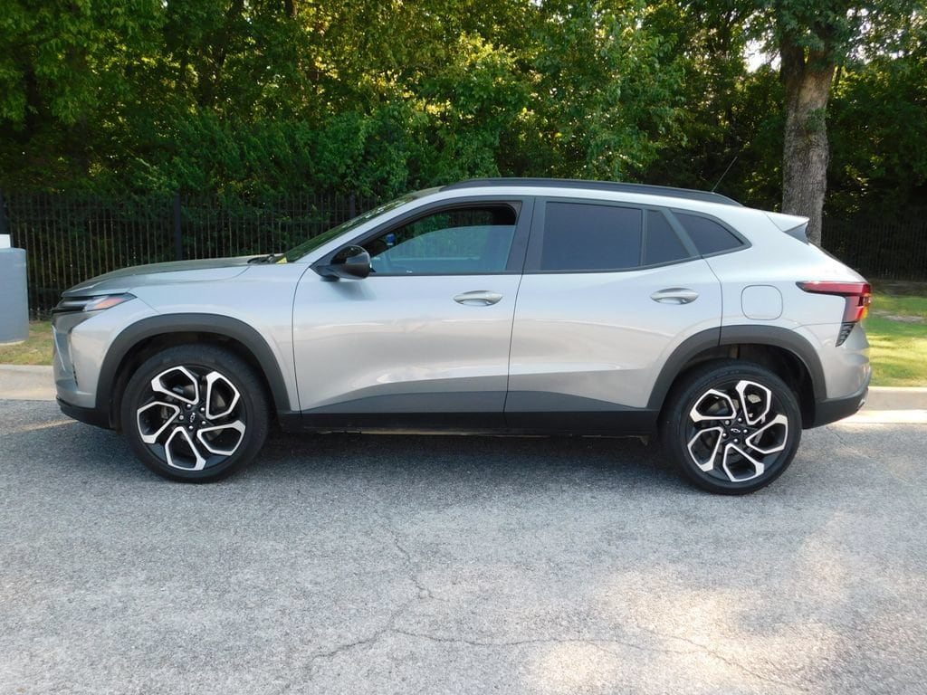 Used 2025 Chevrolet Trax 2RS SUV