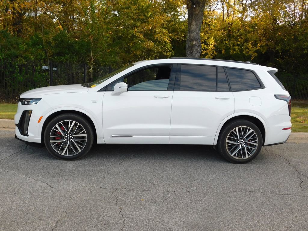 2025 Cadillac XT6 Sport photo 2