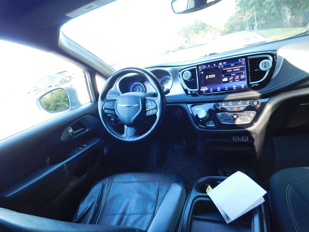 2021 Chrysler Pacifica Touring photo 3