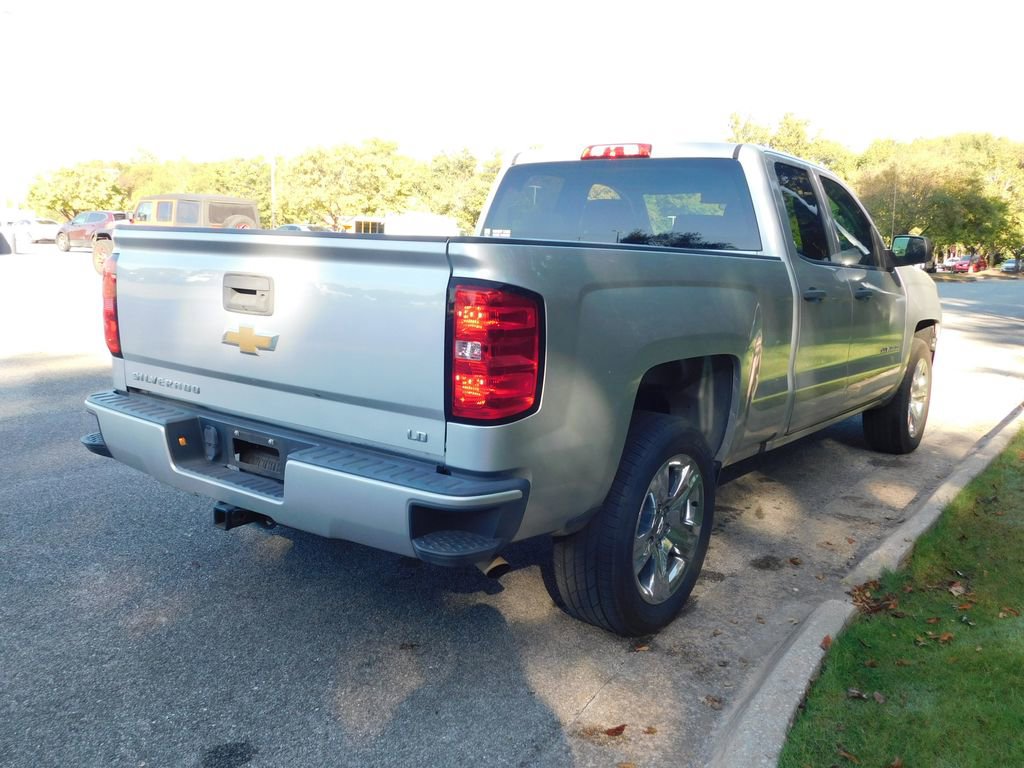 2019 Chevrolet Silverado Custom photo 4