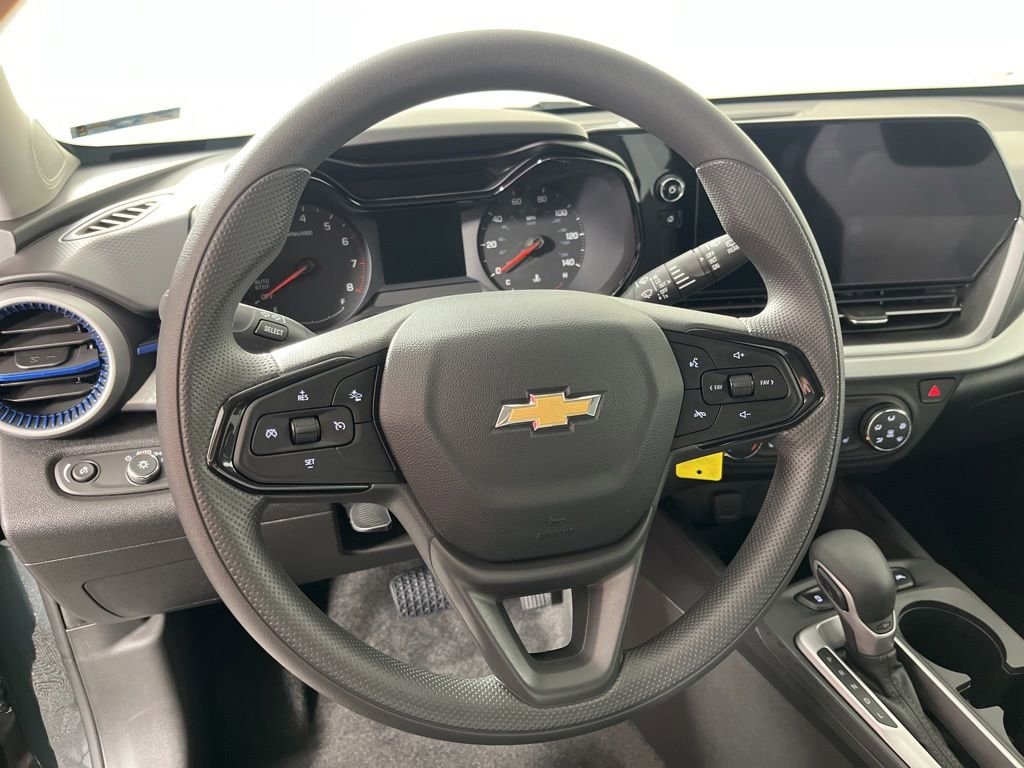2025 Chevrolet Trax LS - Photo 24