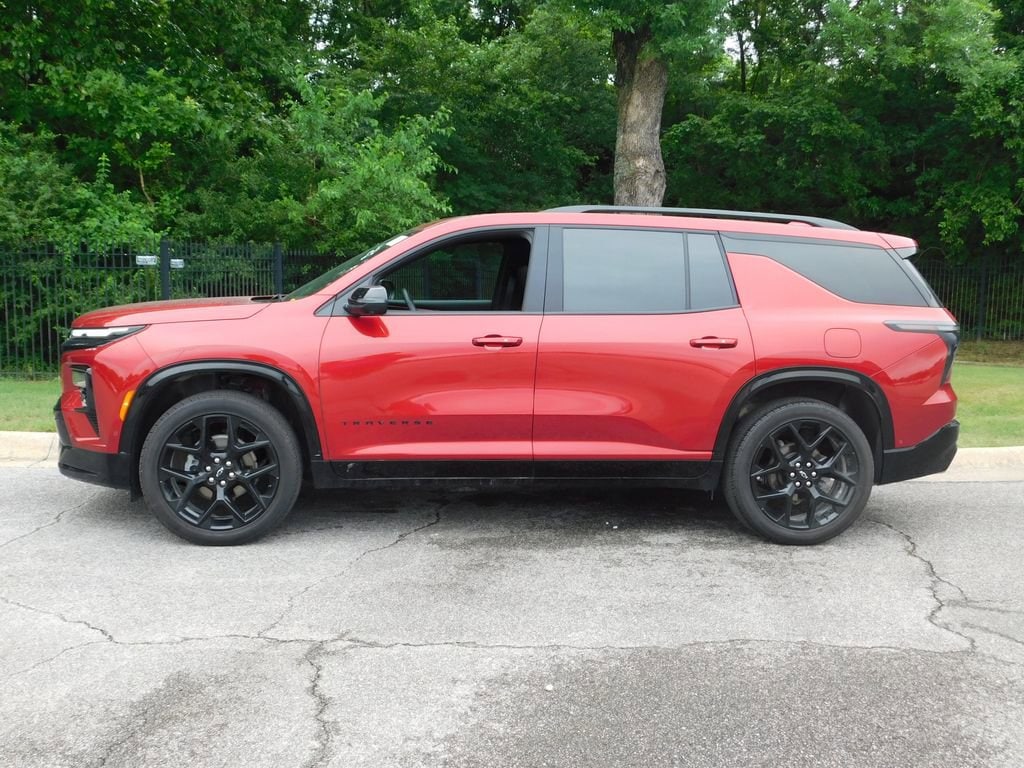 Used 2024 Chevrolet Traverse RS with VIN 1GNEVLKS8RJ171326 for sale in Fayetteville, AR
