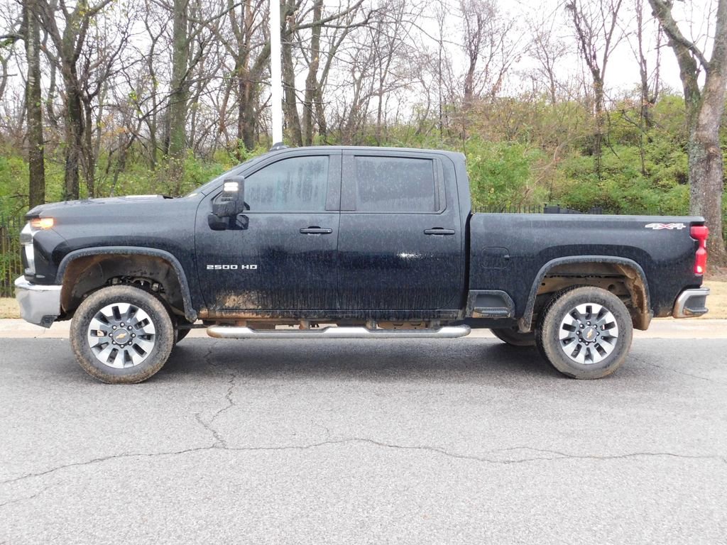 2023 Chevrolet Silverado 2500HD LT photo 2