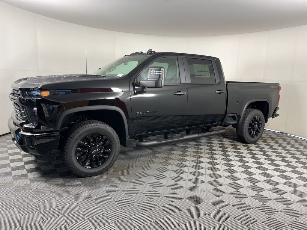 2025 Chevrolet Silverado 2500HD Custom photo 2