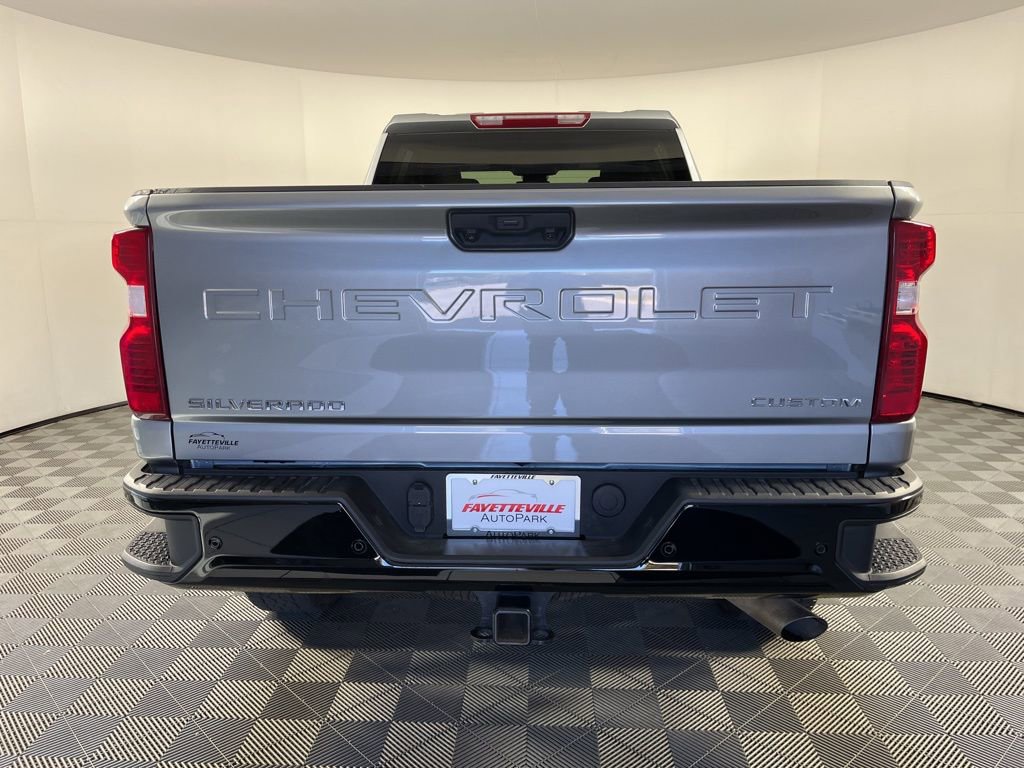2025 Chevrolet Silverado 2500HD Custom photo 4