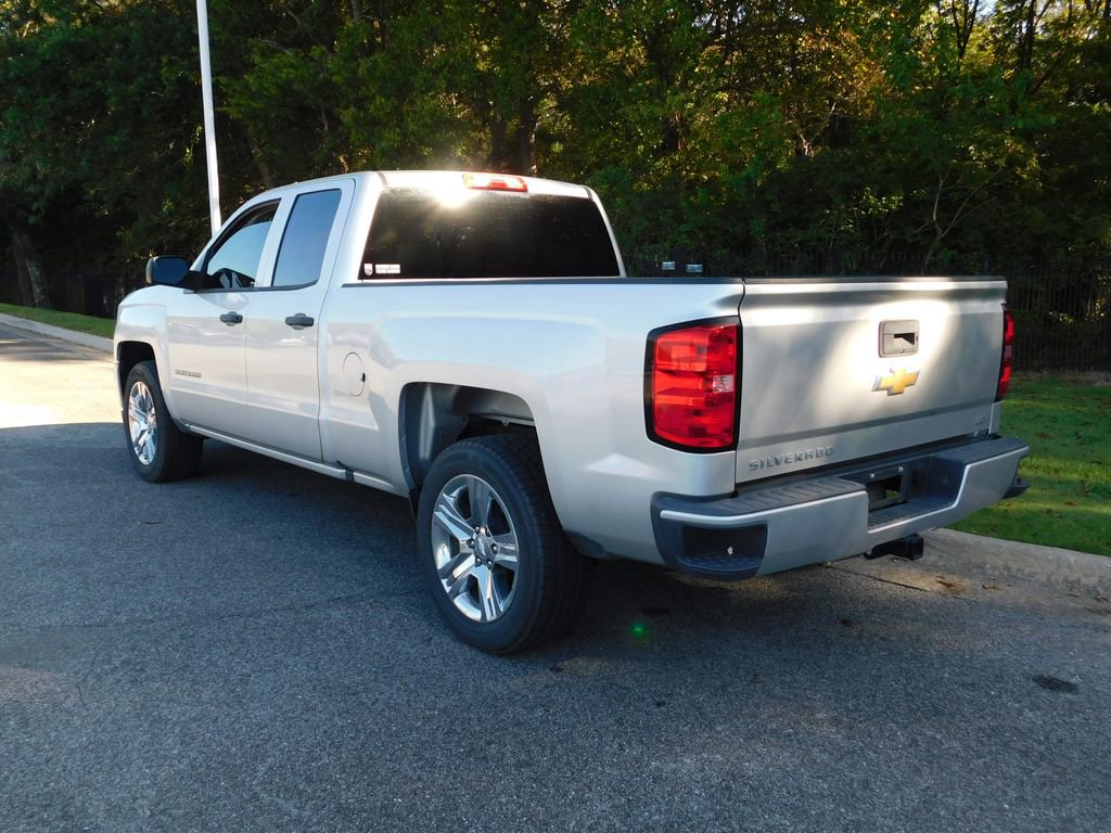 2019 Chevrolet Silverado Custom photo 3