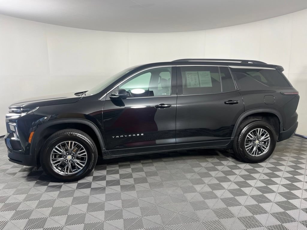 Used 2024 Chevrolet Traverse LT SUV