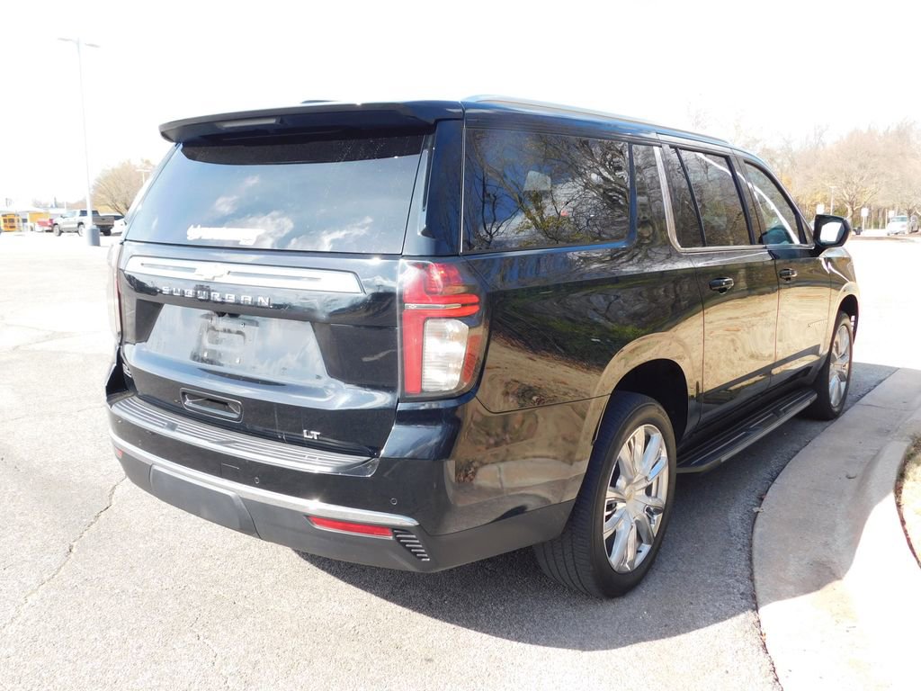 2021 Chevrolet Suburban LT photo 3