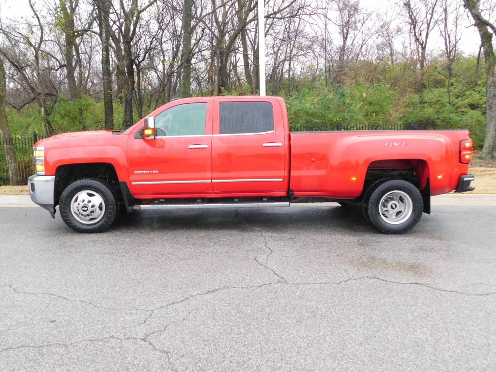 2019 Chevrolet Silverado 3500HD LTZ photo 2