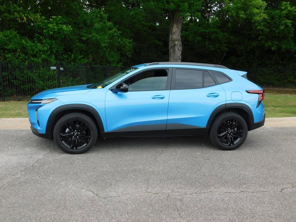 2025 Chevrolet Trax Activ - Photo 2