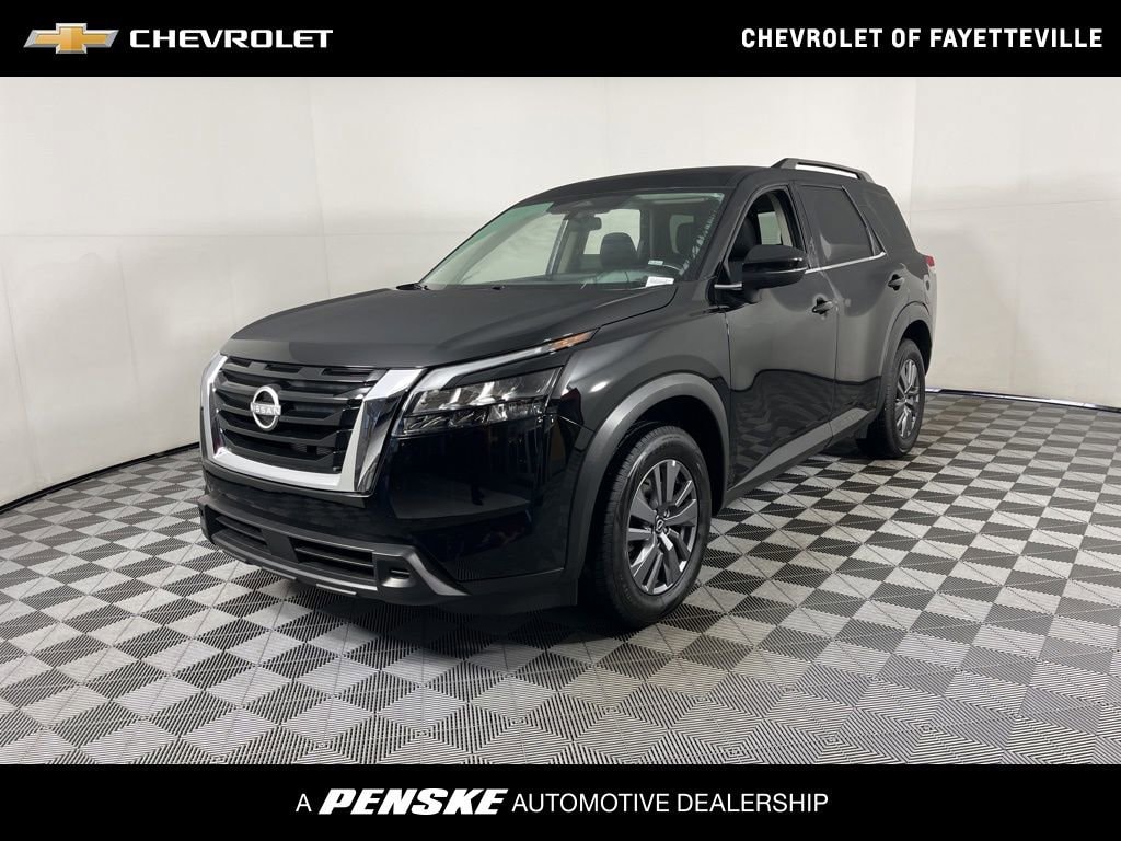 2025 Nissan Pathfinder SV's photo