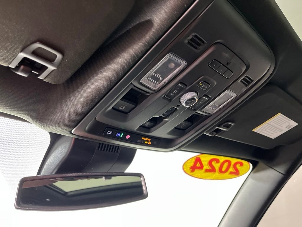 2024 GMC Yukon Denali - Photo 29