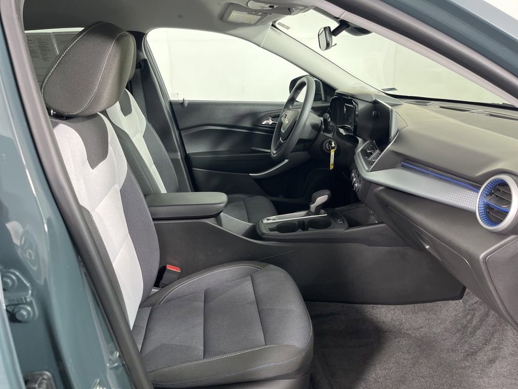 2025 Chevrolet Trax LS - Photo 8