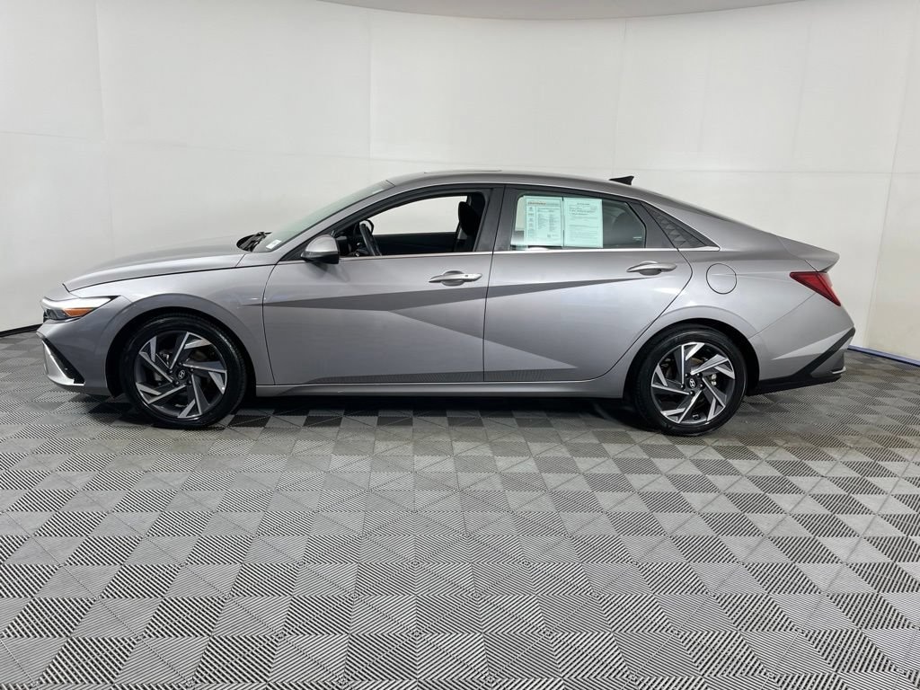 Used 2025 Hyundai Elantra SEL Convenience Sedan