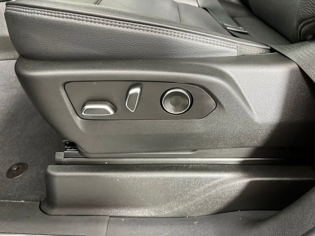 2024 GMC Yukon Denali - Photo 28