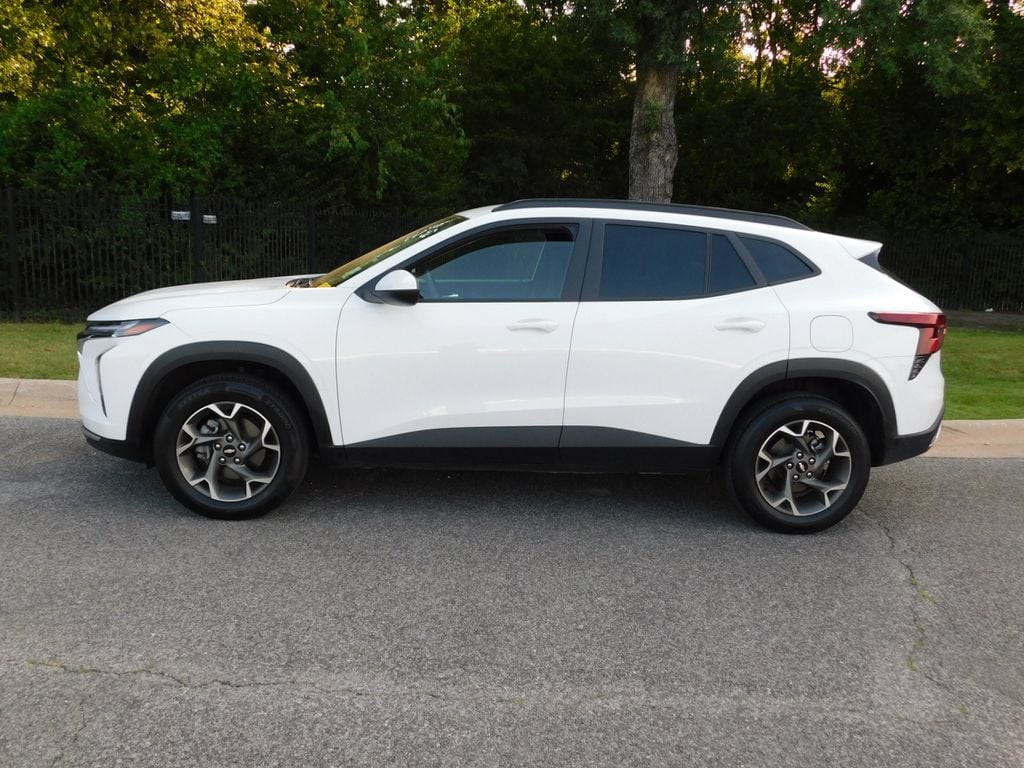 Used 2025 Chevrolet Trax LT SUV