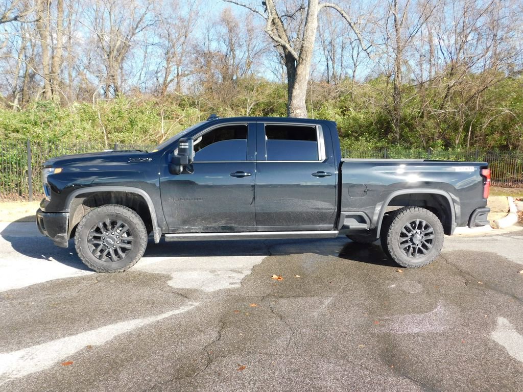 2025 Chevrolet Silverado 2500HD LTZ photo 2