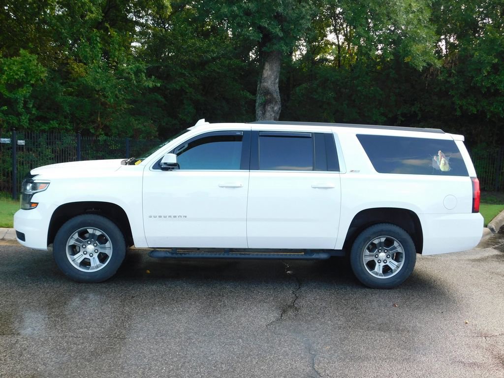 2020 Chevrolet Suburban LT photo 2