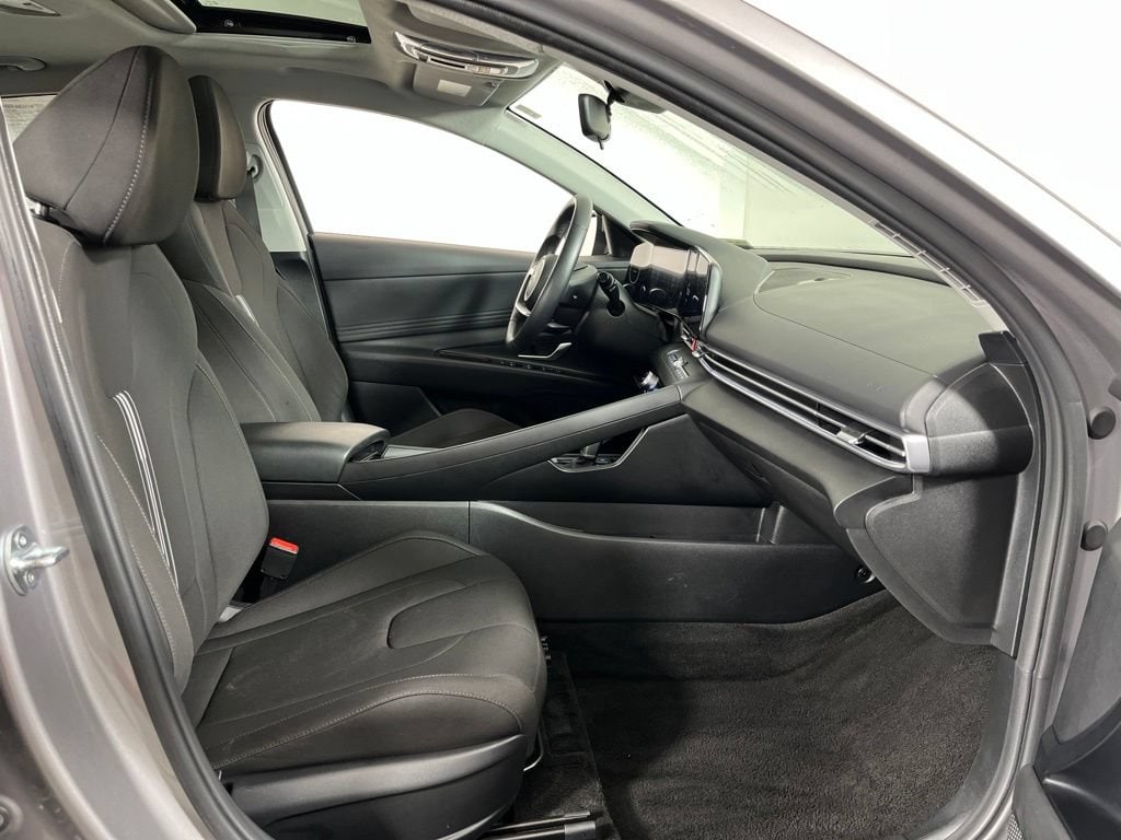 2025 Hyundai Elantra SEL - Photo 5