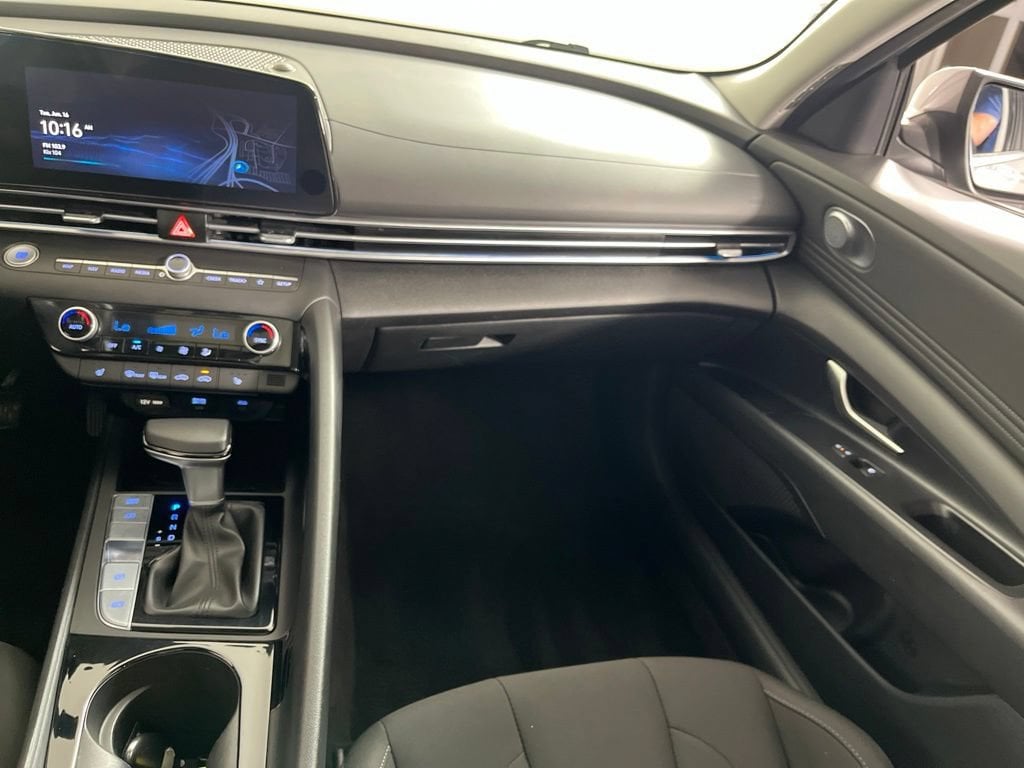 2025 Hyundai Elantra SEL - Photo 18
