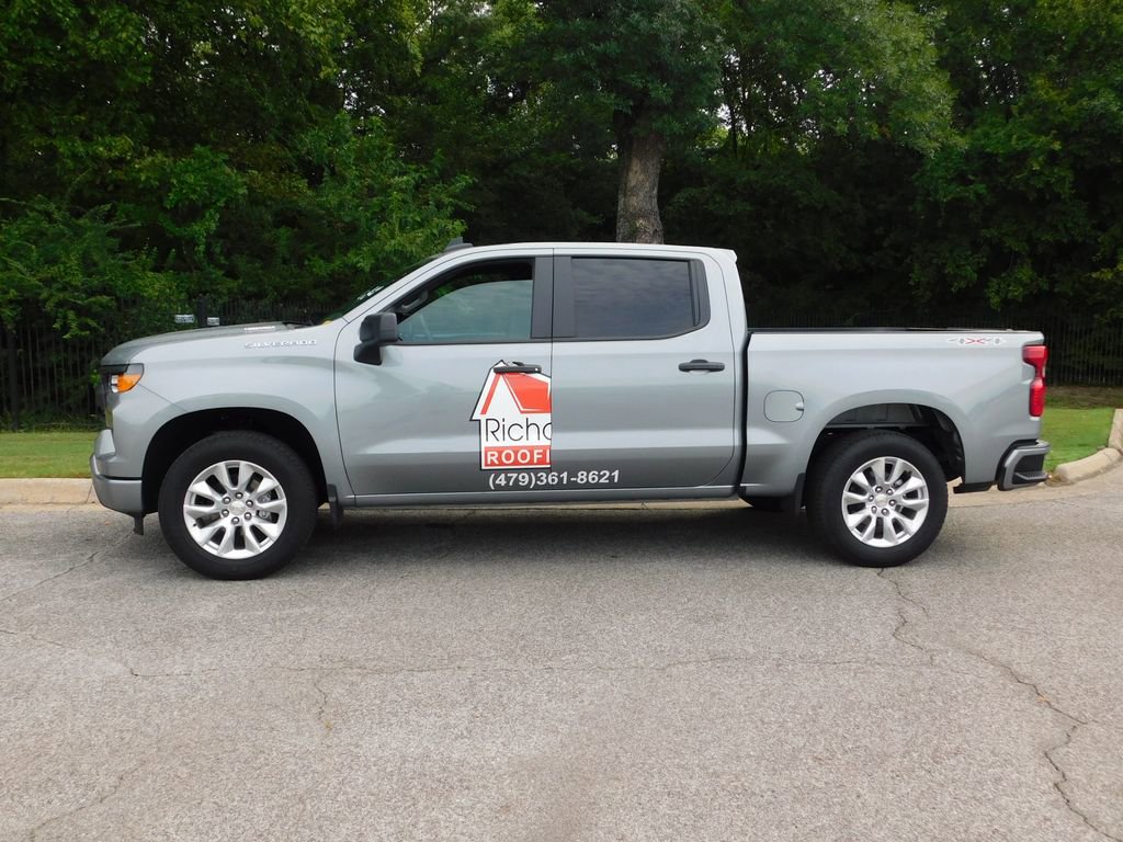 2025 Chevrolet Silverado 1500 Custom photo 2